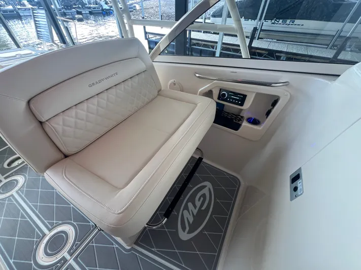 2025 Grady-white 307 Freedom Yacht Photos Pics 