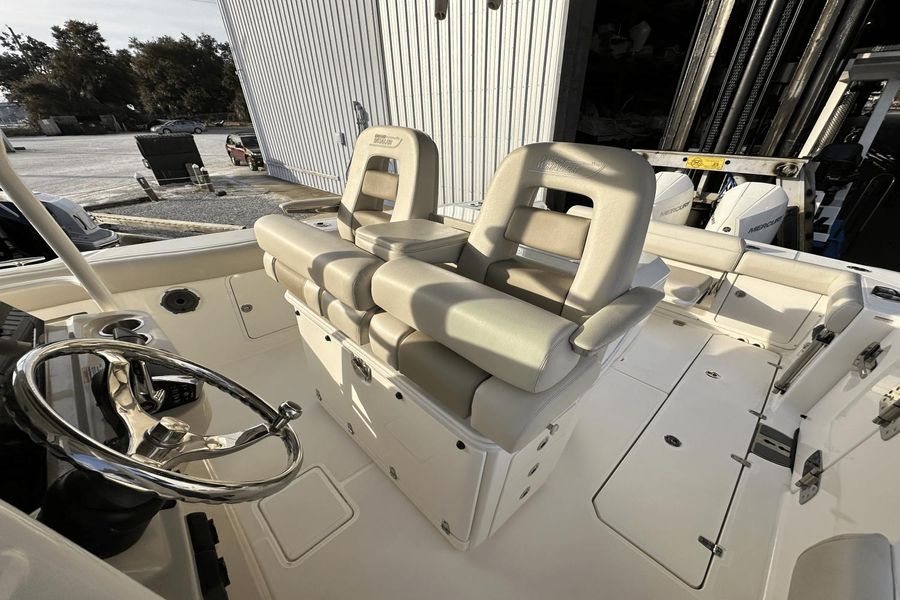 2022 Boston Whaler 330 Outrage