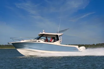 Boston Whaler 325 Conquest