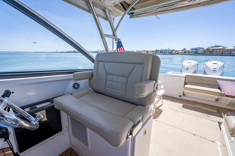Kashmir Yacht Photos Pics 2019 Everglades 340 Dual Console boat interior with helm seat and ocean view.