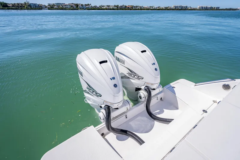 Kashmir Yacht Photos Pics Twin Yamaha V8 engines on a 2019 Everglades 340 Dual Console boat, docked on calm water.