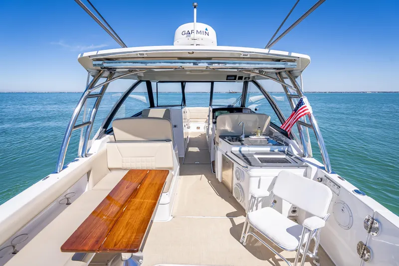 Kashmir Yacht Photos Pics 2019 Everglades 340 Dual Console boat interior with seating, table, and ocean view.