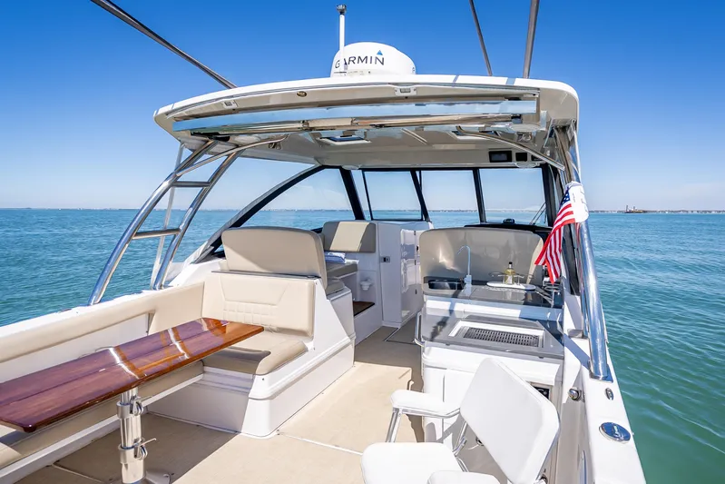 Kashmir Yacht Photos Pics 2019 Everglades 340 Dual Console boat interior with seating and ocean view.