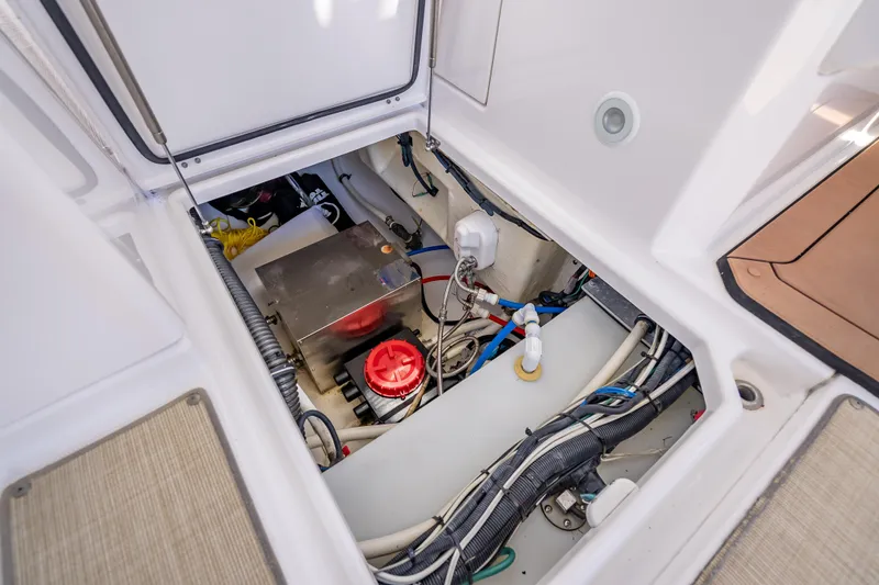 Kashmir Yacht Photos Pics 2019 Everglades 340 Dual Console boat interior wiring and components view.