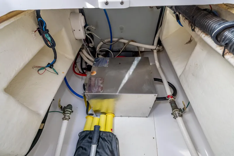 Kashmir Yacht Photos Pics 2019 Everglades 340 Dual Console boat interior wiring and plumbing system.