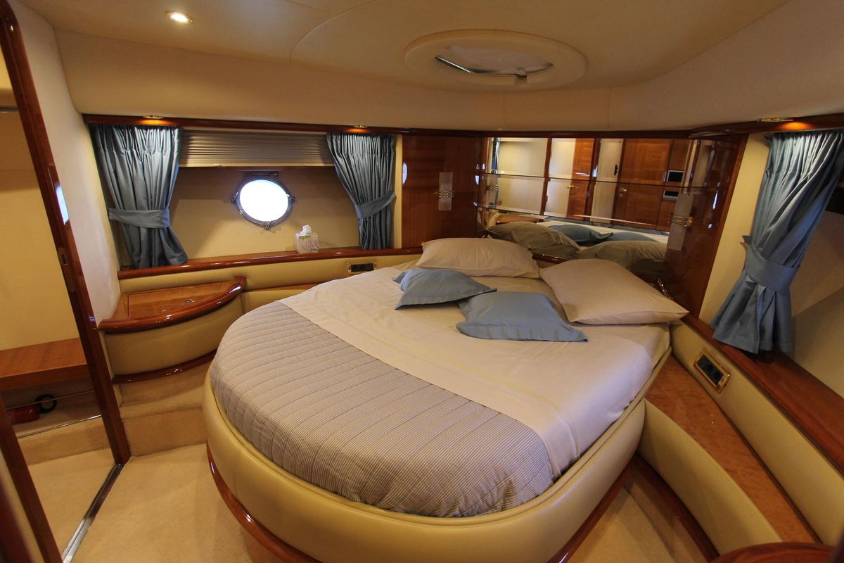 2004 Azimut 63 