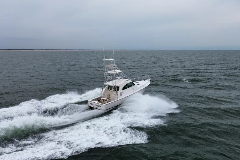 Peixe Espada Yacht Photos Pics 2016 Henriques 42 Express Hardtop cruising on open water, creating a dynamic wake.