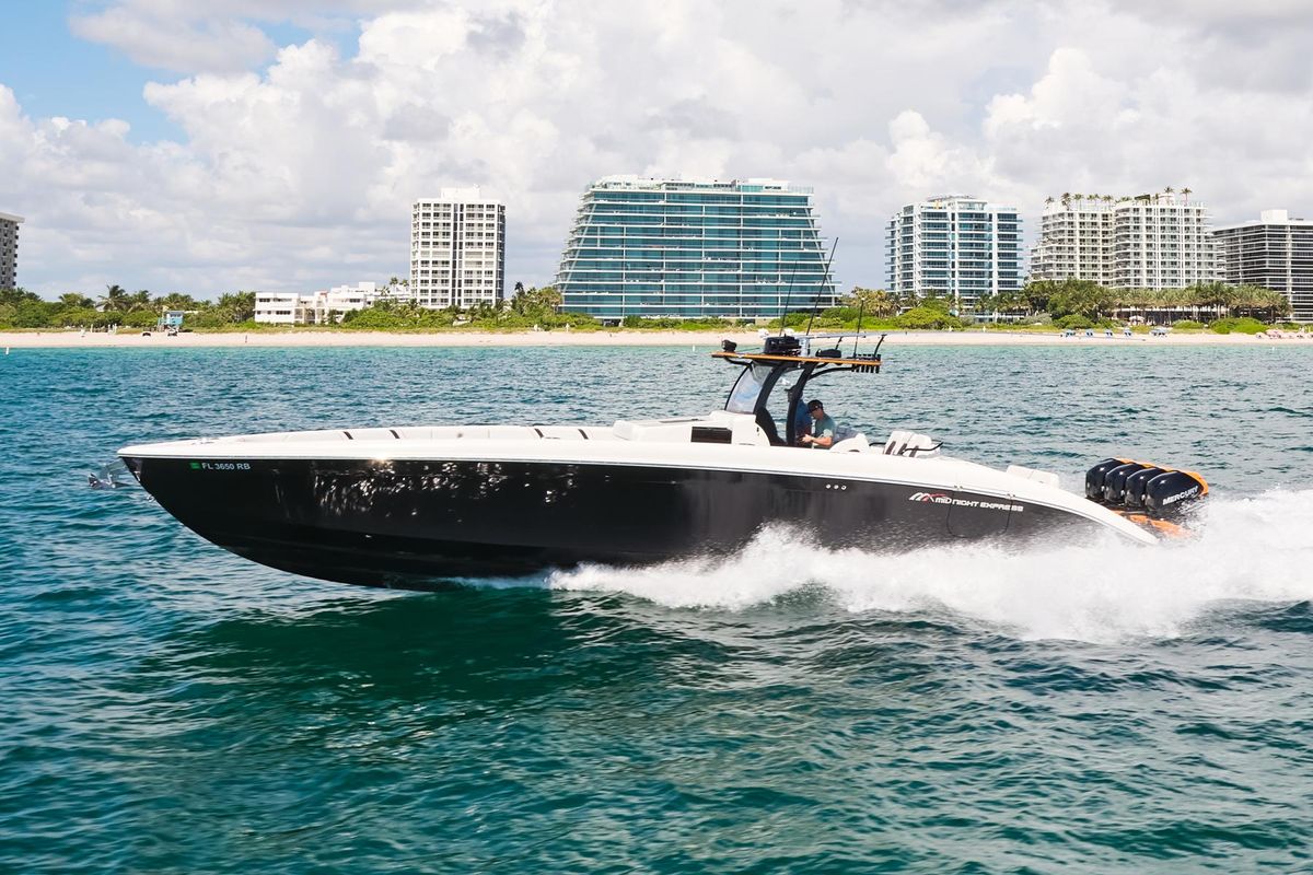 2016 Midnight Express 43 