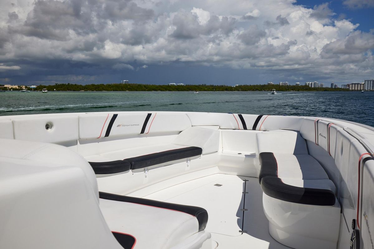 2016 Midnight Express 43 