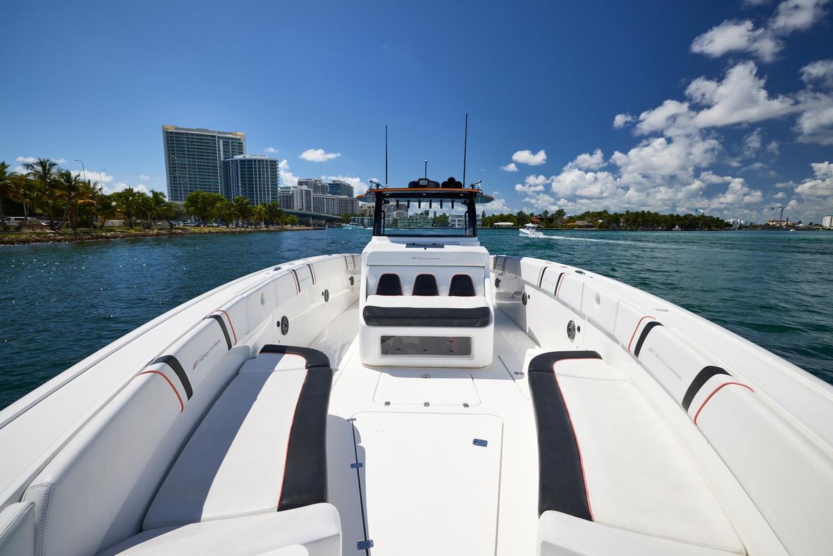 2016 Midnight Express 43 