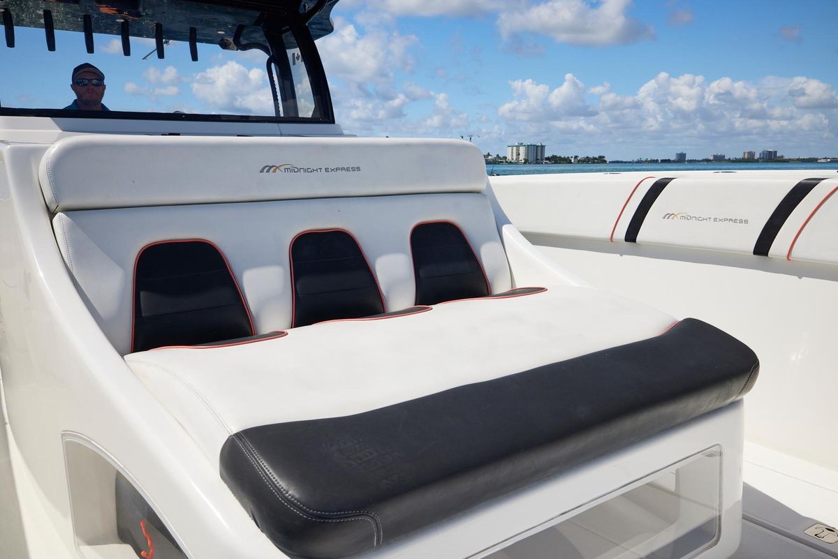 2016 Midnight Express 43 