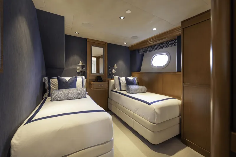 Far Niente Yacht Photos Pics 