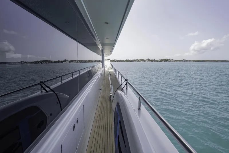 Far Niente Yacht Photos Pics 