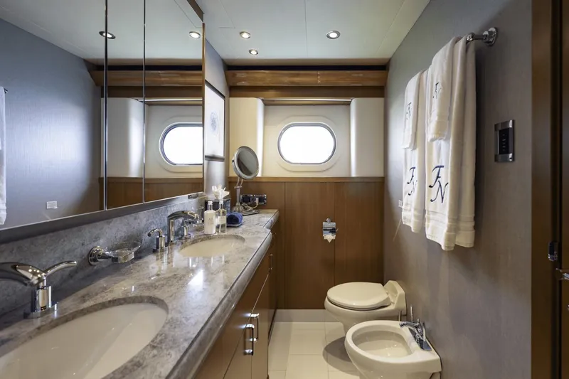 Far Niente Yacht Photos Pics 