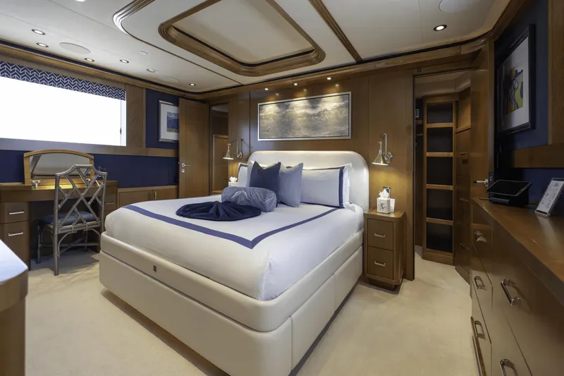 Far Niente Yacht Photos Pics 