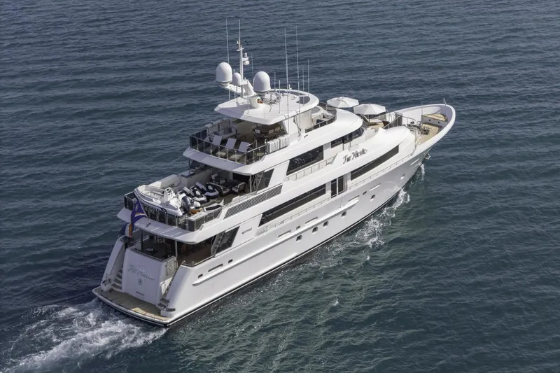Far Niente Yacht Photos Pics 