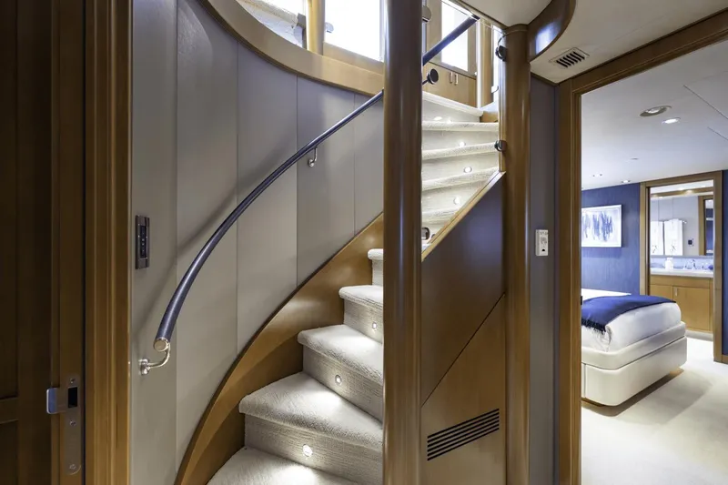 Far Niente Yacht Photos Pics 