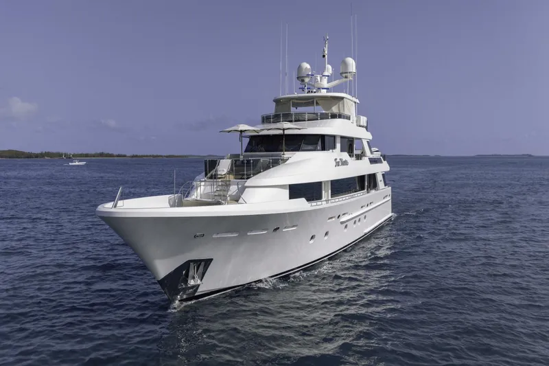 Far Niente Yacht Photos Pics 