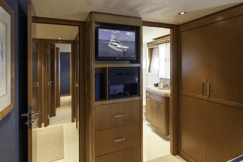 Far Niente Yacht Photos Pics 