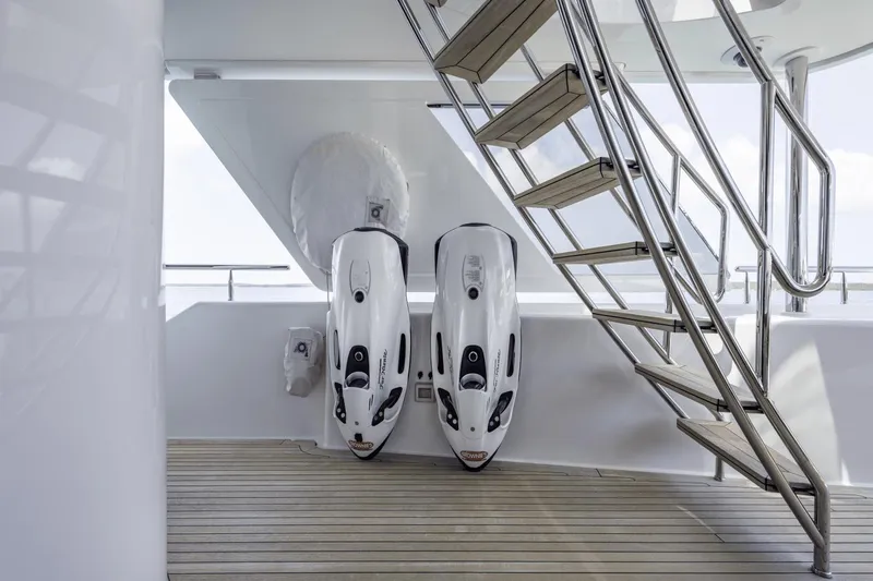 Far Niente Yacht Photos Pics 