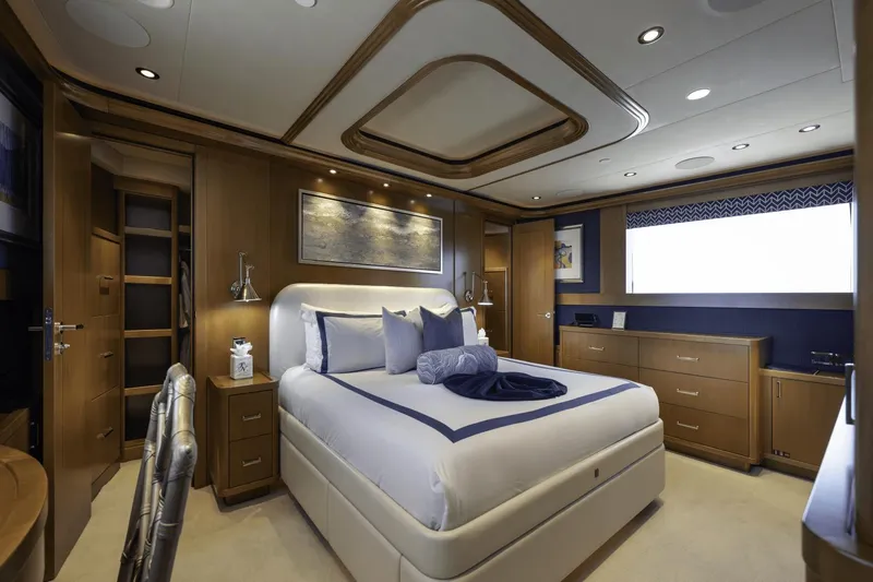 Far Niente Yacht Photos Pics 