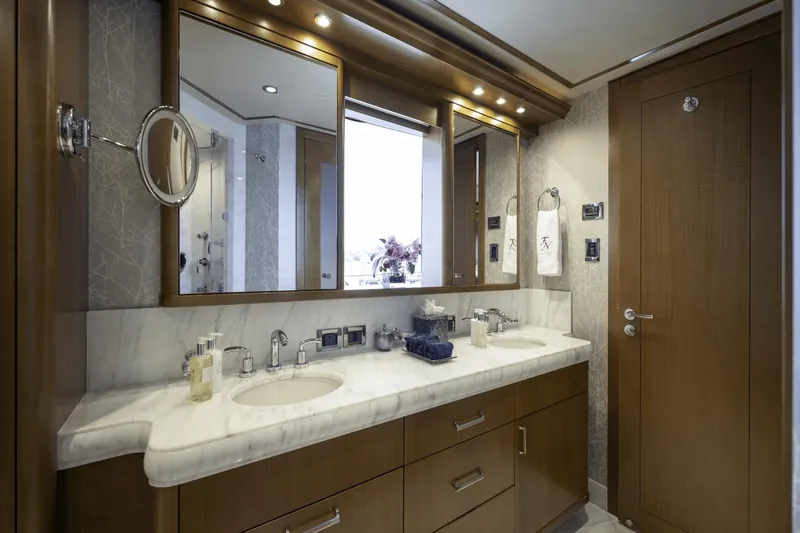 Far Niente Yacht Photos Pics 