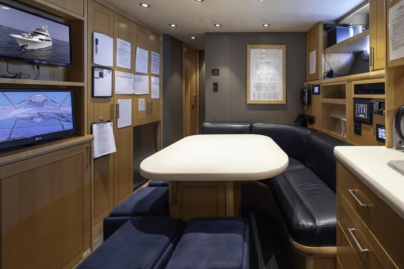 Far Niente Yacht Photos Pics 