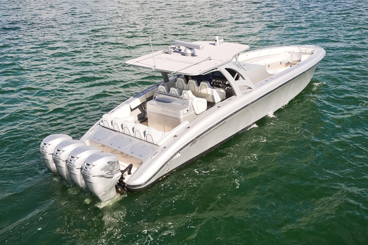 2019 Midnight Express 43 