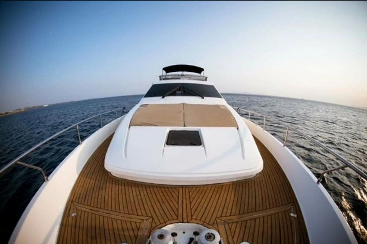 2002 Ferretti Yachts 73 