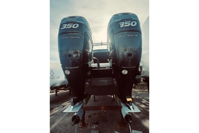  Yacht Photos Pics Twin 350 Verado outboard engines on a 2019 Formula 310 FX Bowrider boat.