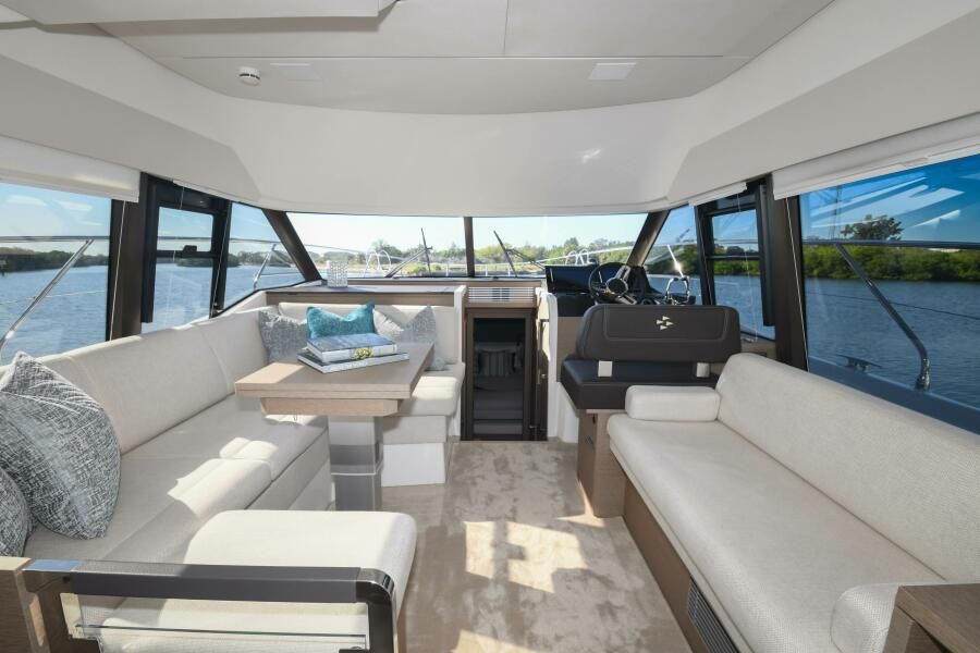 2023 Prestige 420 Flybridge