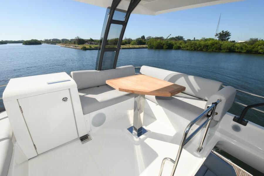 2023 Prestige 420 Flybridge