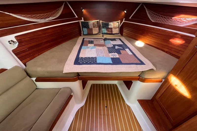 Galene Yacht Photos Pics 2010 Back Cove 33 Express Hardtop cabin with cozy bed and quilted blanket.