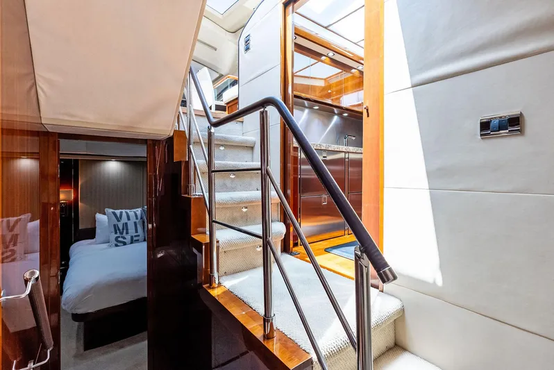 Mojo II Yacht Photos Pics 