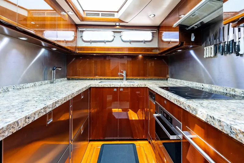 Mojo II Yacht Photos Pics 