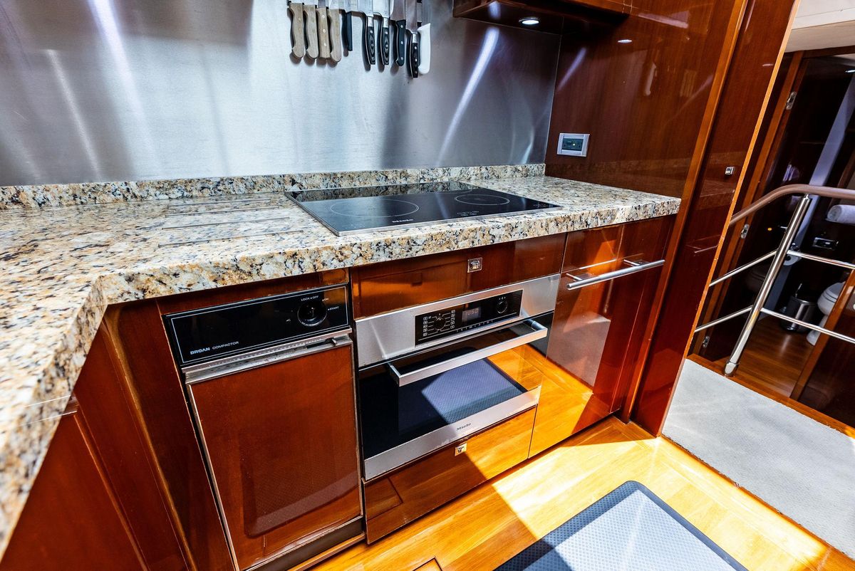 2009 Princess 85 
