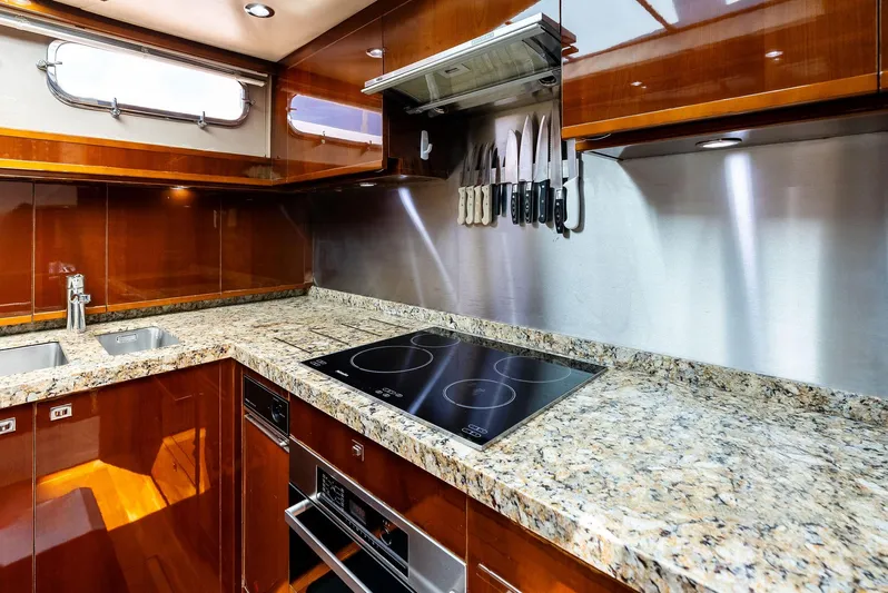 Mojo II Yacht Photos Pics 