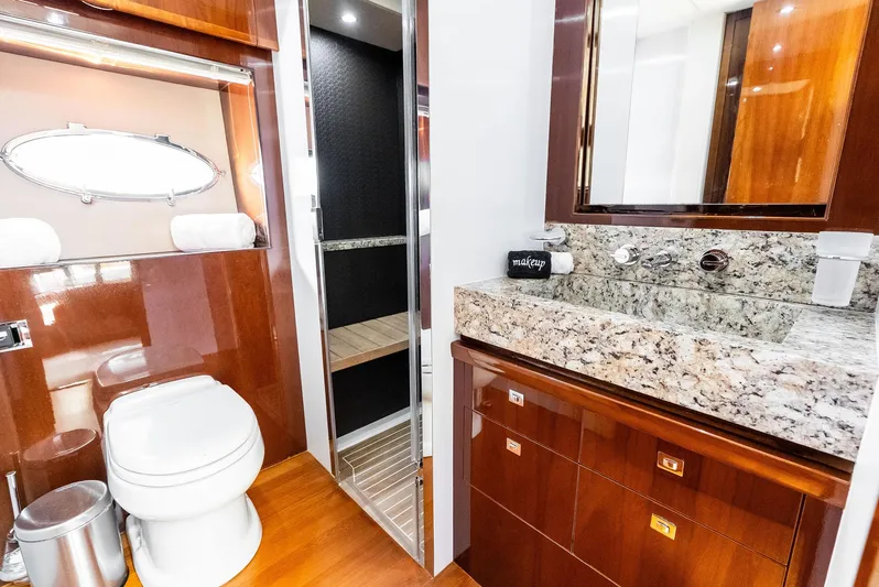 Mojo II Yacht Photos Pics 