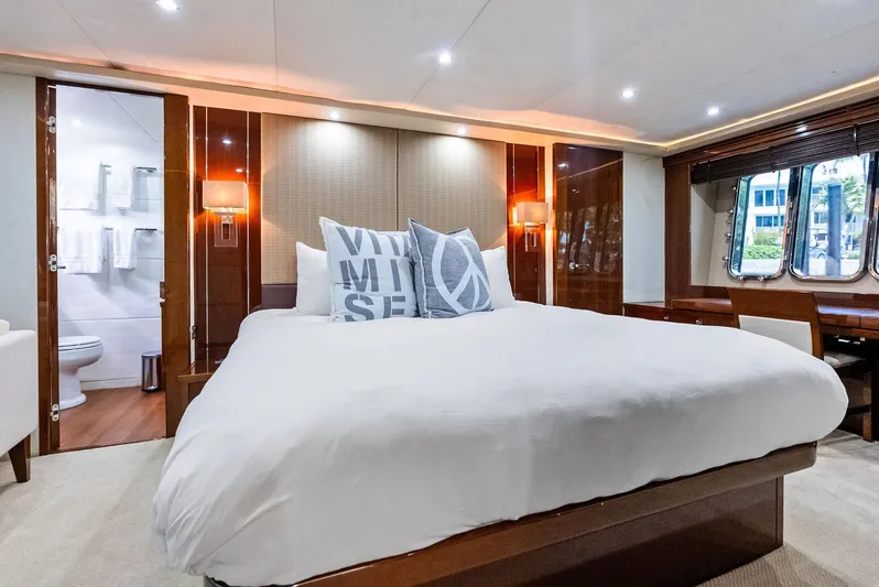 Mojo II Yacht Photos Pics 