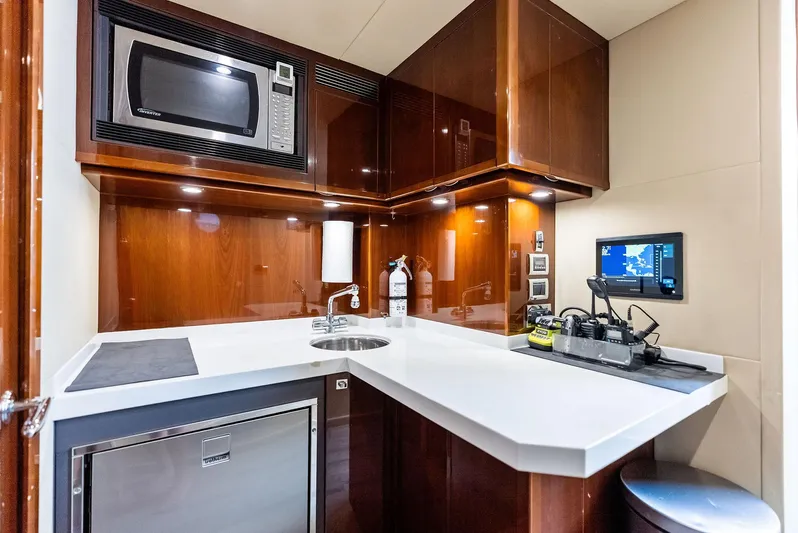 Mojo II Yacht Photos Pics 