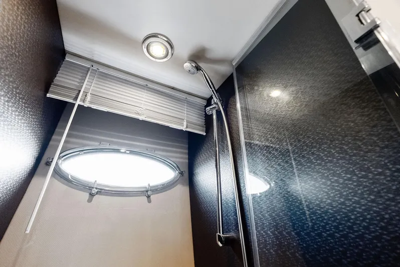 Mojo II Yacht Photos Pics 