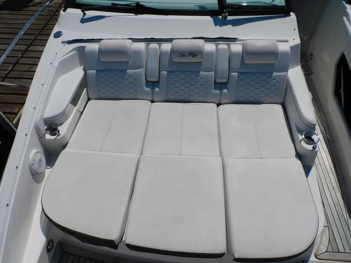 Not Guilty Yacht Photos Pics 2018 Sea Ray Sundancer boat with spacious white cushioned seating area.