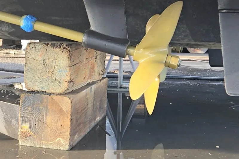  Yacht Photos Pics 2017 Sea Ray Sundancer 400 propeller on wooden blocks during maintenance.