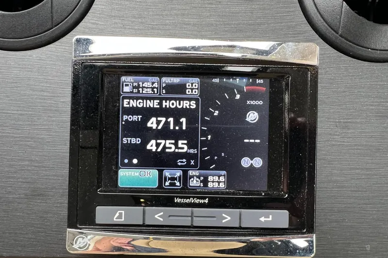  Yacht Photos Pics 2017 Sea Ray Sundancer 400 engine display showing port and starboard hours.