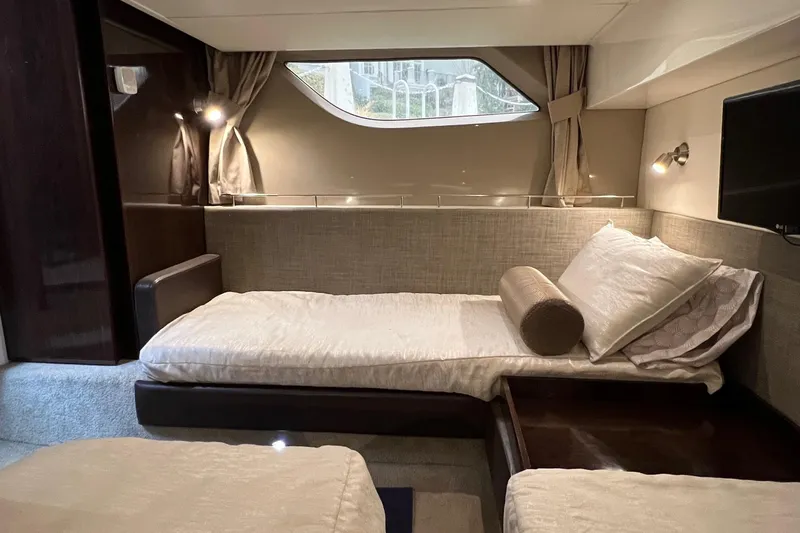  Yacht Photos Pics 2017 Sea Ray Sundancer 400 cabin interior with twin beds and modern decor.