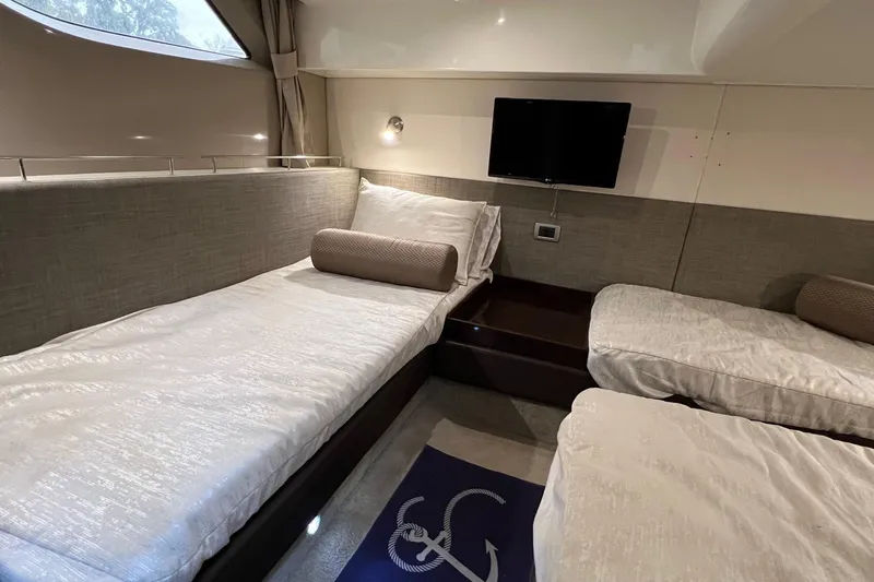  Yacht Photos Pics Luxurious 2017 Sea Ray Sundancer 400 cabin with twin beds and modern amenities.