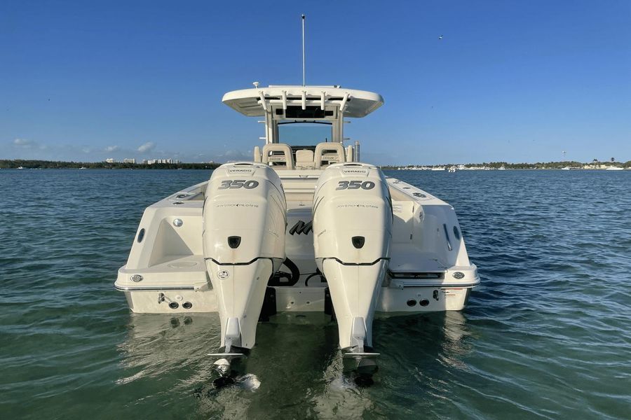 2019 Boston Whaler 330 Outrage