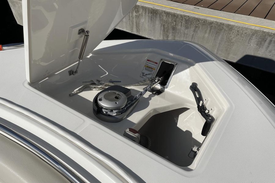 2019 Boston Whaler 330 Outrage