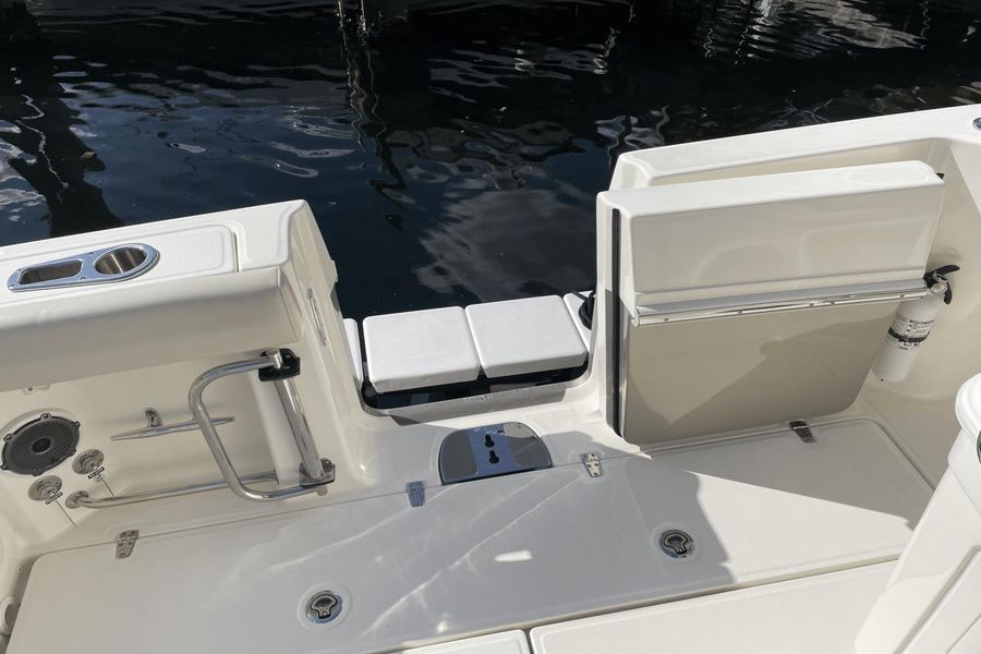 2019 Boston Whaler 330 Outrage