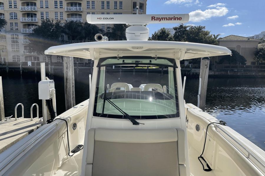 2019 Boston Whaler 330 Outrage